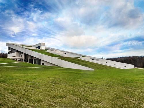 Billede 2: Det nye Moesgaard Museum har fået 9000 kvadratmeter grønt tag